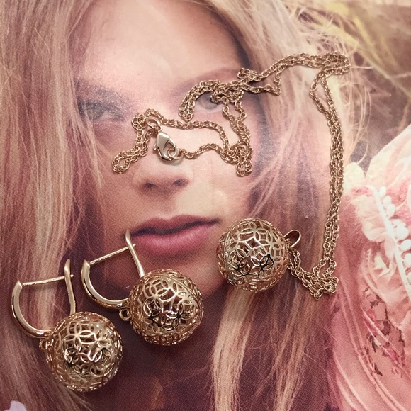 Rose Gold Plated Set of Earrings and Necklace - Picture 2 of 4